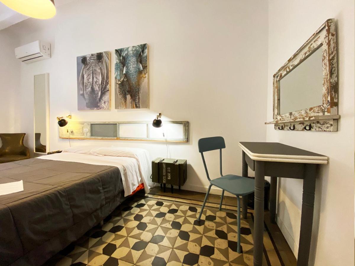 Hostal Portugal Барселона Экстерьер фото