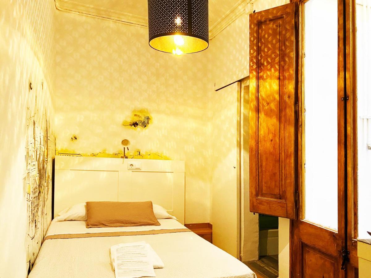 Hostal Portugal Барселона Экстерьер фото